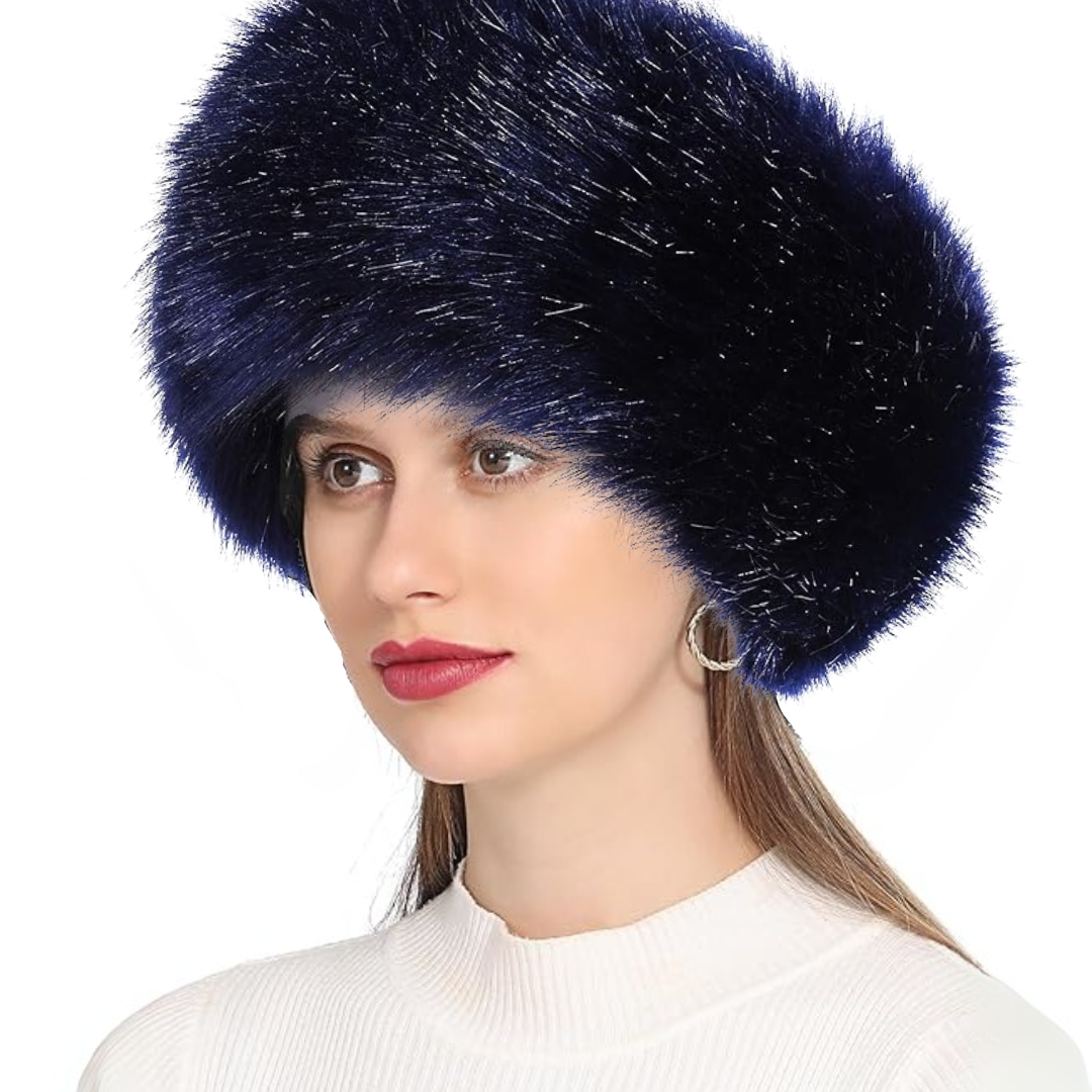 Frau mit blauem Pelzhut, Wintermode, elegantes Accessoire, warm, stilvoll, Damenbekleidung.