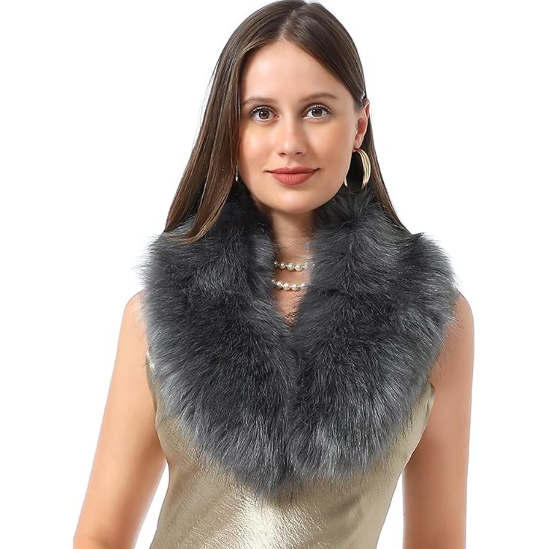 Frau mit grauem Kunstpelzkragen, elegantes Accessoire, Wintermode, glamouröses Design.