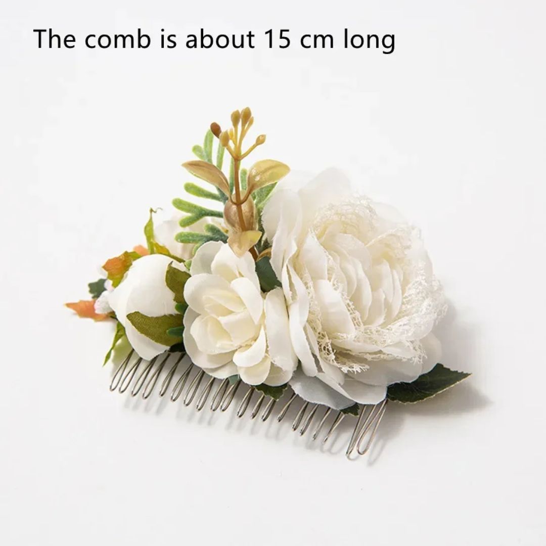 Weiße Blumen-Haarkamm, 15 cm, Hochzeit, Brautaccessoire, Metallzinken, romantisch, elegant.