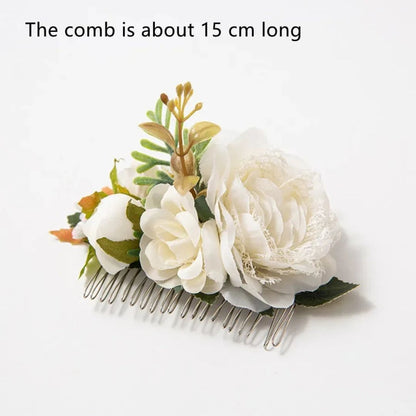 Weiße Blumen-Haarkamm, 15 cm, Hochzeit, Brautaccessoire, Metallzinken, romantisch, elegant.