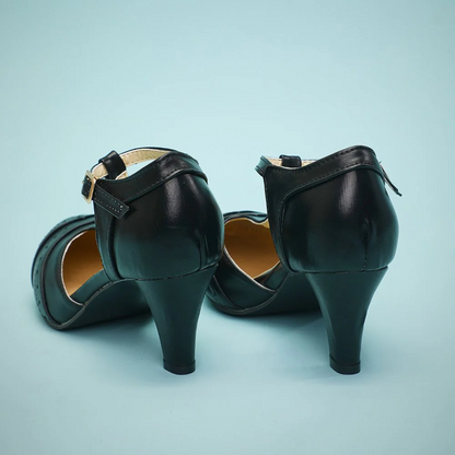 Schwarze Damenpumps aus Leder mit Riemen, mittlerer Absatz, elegantes Design.