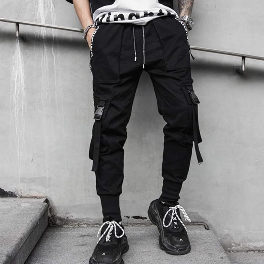 Schwarze Cargo-Hose Herren, Streetwear, mit Taschen und Kordelzug, lässiger Stil.