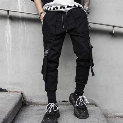 Schwarze Cargo-Hose Herren, Streetwear, mit Taschen und Kordelzug, lässiger Stil.