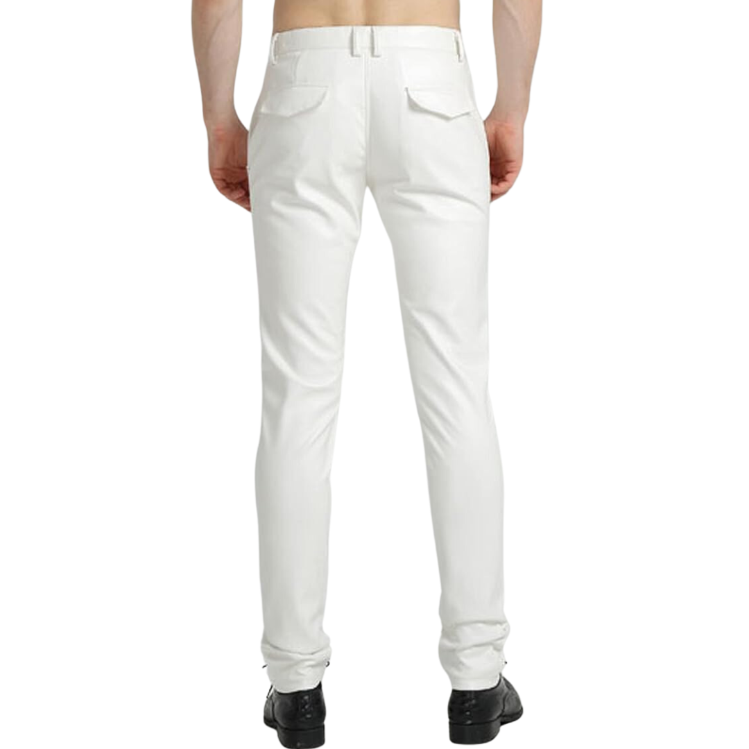 Weiße Herrenjeans, Rückansicht, schmal geschnitten, Baumwolle, modisch, elegant, Freizeitkleidung.