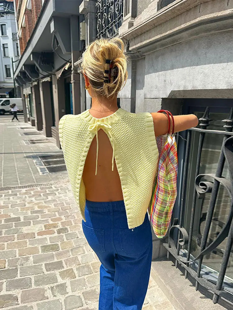 Gul damstickad topp med luftig stickstruktur – Eliza