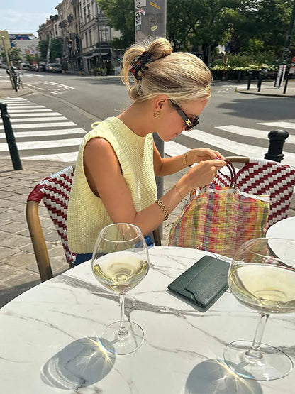 Gul damstickad topp med luftig stickstruktur – Eliza