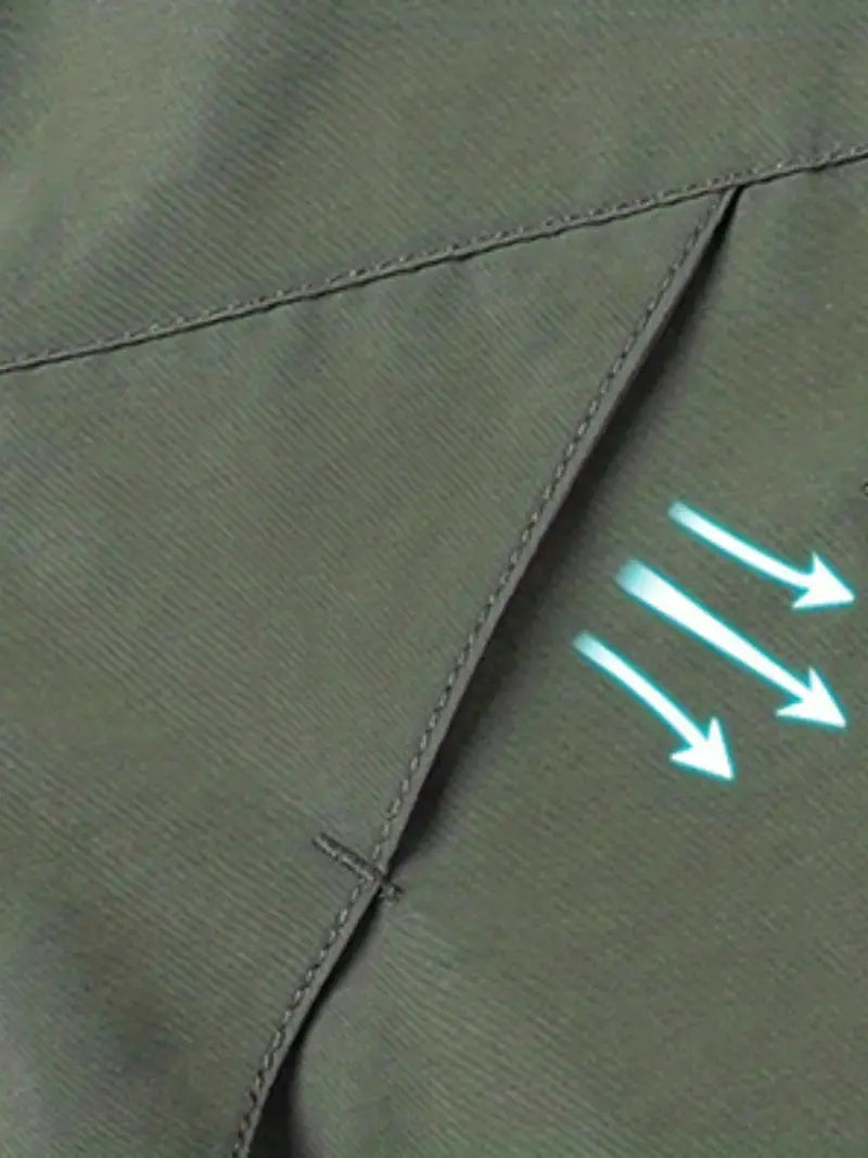 Grüne Outdoor-Jacke, wind- und wasserdicht, Detailansicht, atmungsaktiv, funktional.