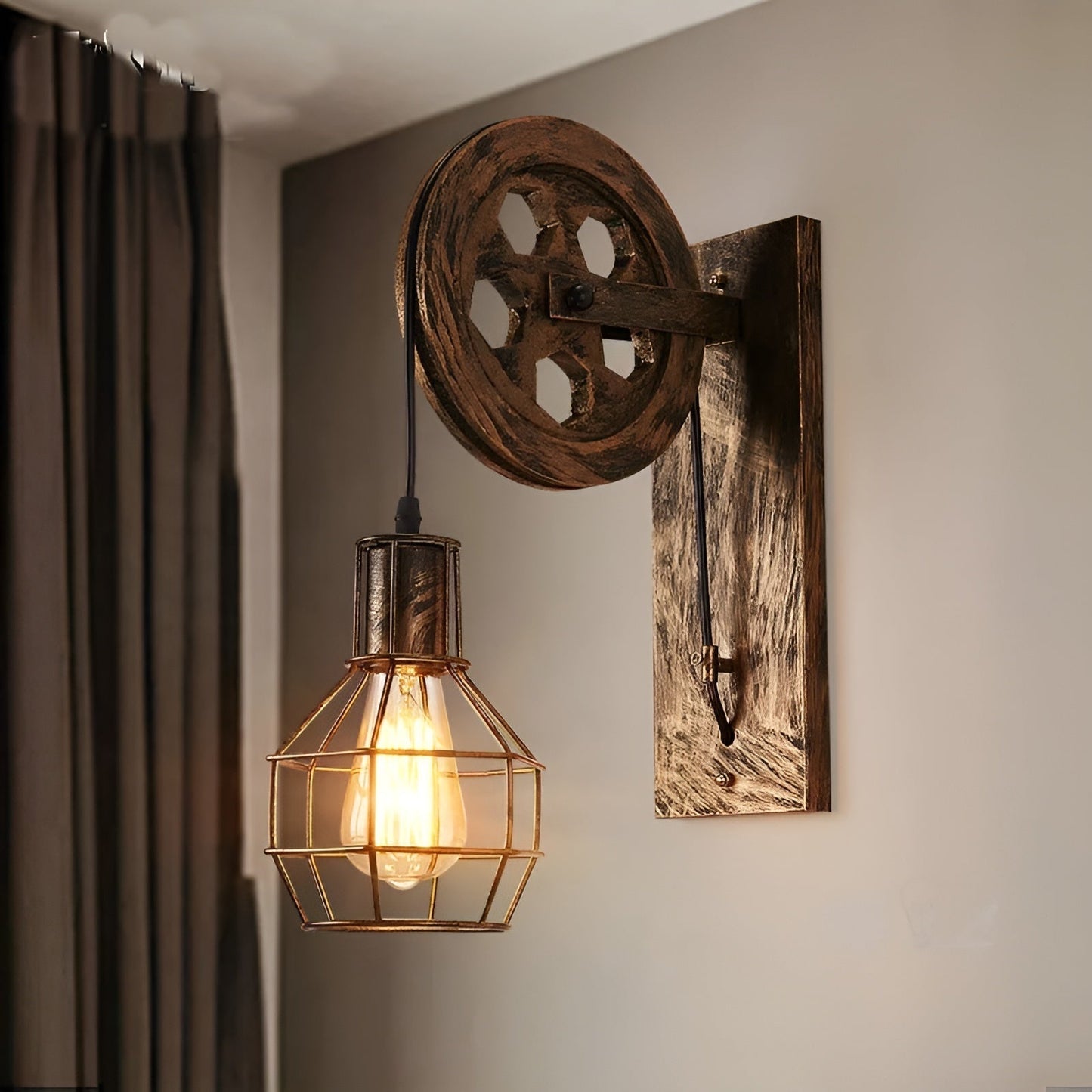 Vintage Wandlampe mit Holzrad, Retro-Design, LED-Glühbirne, industrielle Wandbeleuchtung.