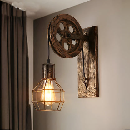Vintage Wandlampe mit Holzrad, Retro-Design, LED-Glühbirne, industrielle Wandbeleuchtung.