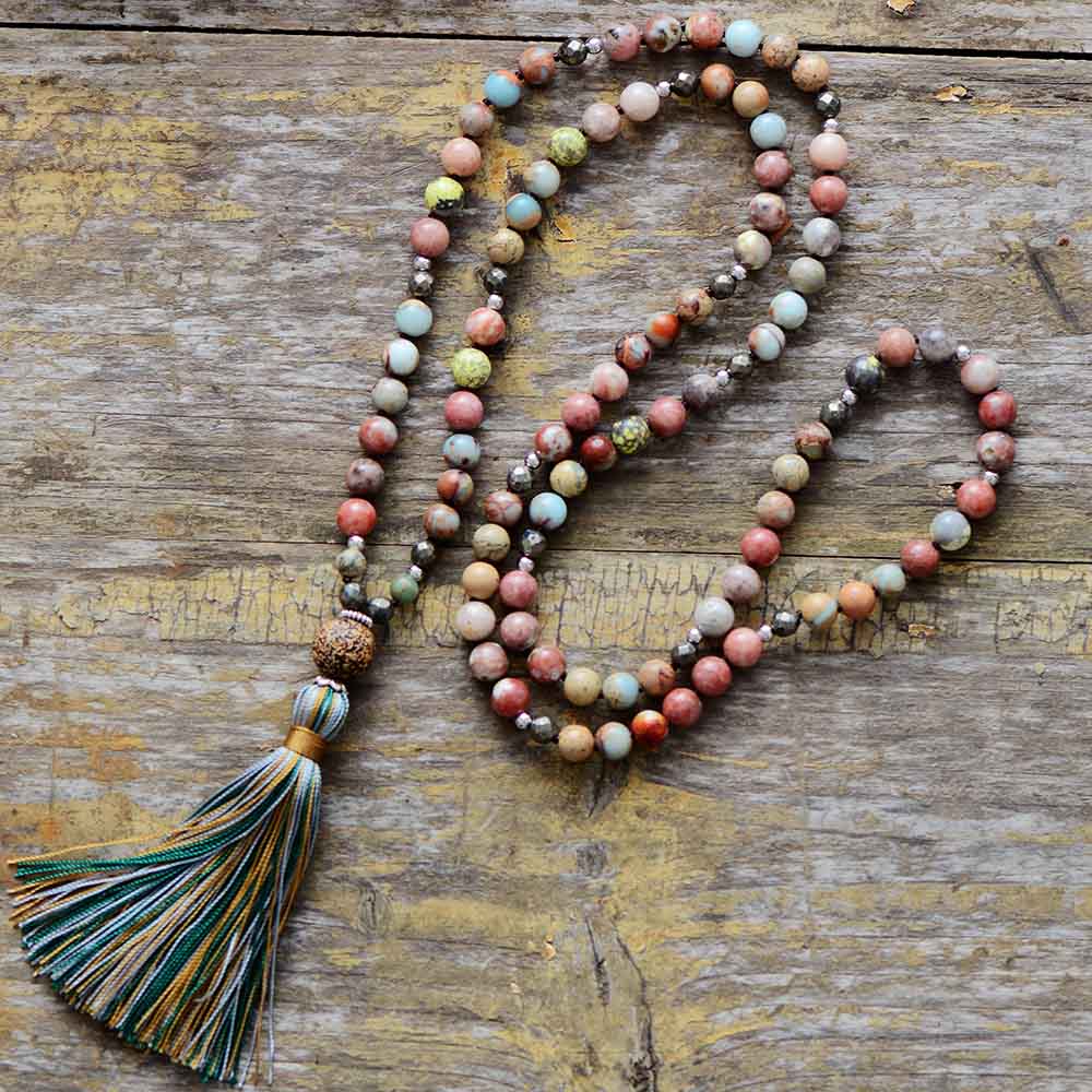 Vintage Halskette mit 8mm Natursteinen, bunte Quaste, Pyrit, Yoga Schmuck für Damen.