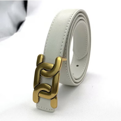 Weißer Ledergürtel mit goldener Schnalle, modisches Accessoire, Damenmode.