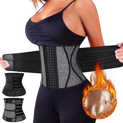 Frau trägt grauen Taillentrainer, Fitness Korsett, verstellbar, Bauchweg, Sportbekleidung.