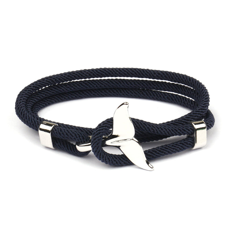 Dunkelblaues Herrenarmband mit Walflossen-Anhänger, mehrlagig, maritim, modisch.