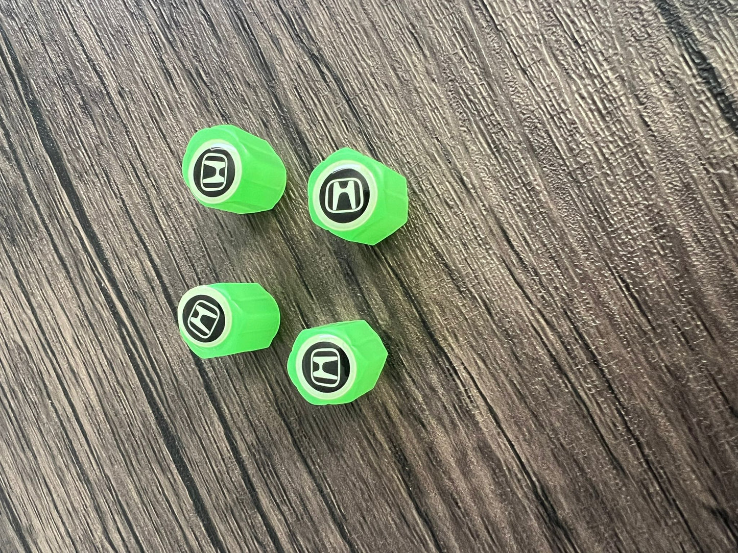 Set med 4 lysande ventilkåpor med logotyp – LuxaGlow