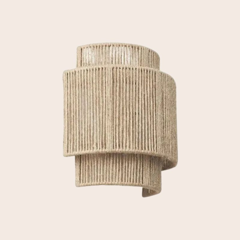 Geflochtener Wandlampenschirm aus Naturmaterial, beige, modern, dekorativ, umweltfreundlich.