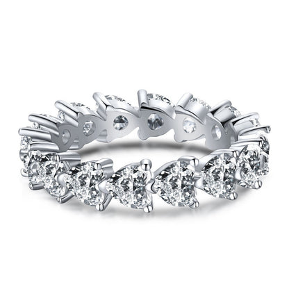 Silberring mit Herz-Diamanten, Ewigkeitsring, funkelnd, luxuriös, Schmuck für Hochzeiten.