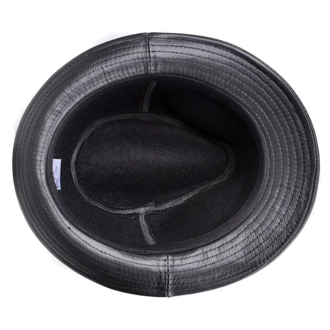 Schwarzer Lederhut, Innenansicht, modisch, hochwertig, Unisex, Accessoire, elegant.