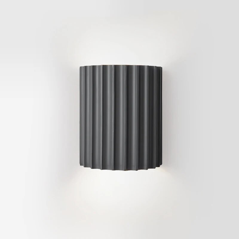 Schwarze minimalistische LED-Wandlampe, geripptes Design, modernes Wohn- und Schlafzimmerdekor.