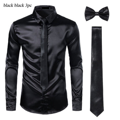 Schwarzes Satinhemd mit Krawatte und Fliege, Herrenmode, Slim Fit, Party-Outfit.