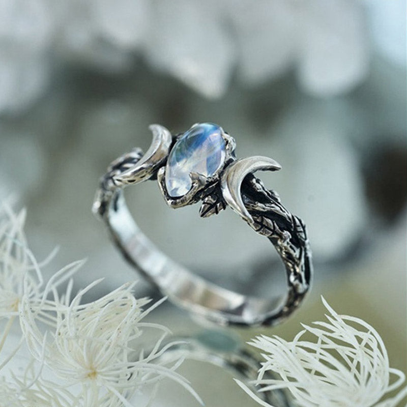 Silberring mit Mondstein, filigranes Design, Damenring, Schmuck, Geschenkideen, Boho-Stil.
