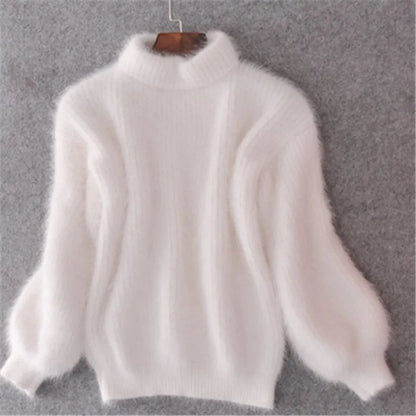Weißer Damenpullover aus Angorawolle, langärmlig, kuschelig, modisch, Wintermode.