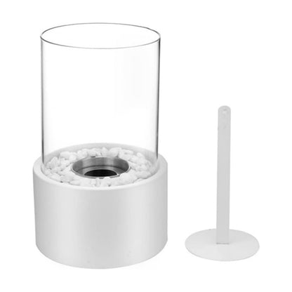 Moderner Tischkamin aus Glas und Metall, weiß, mit Dekosteinen, für Innenbereich.