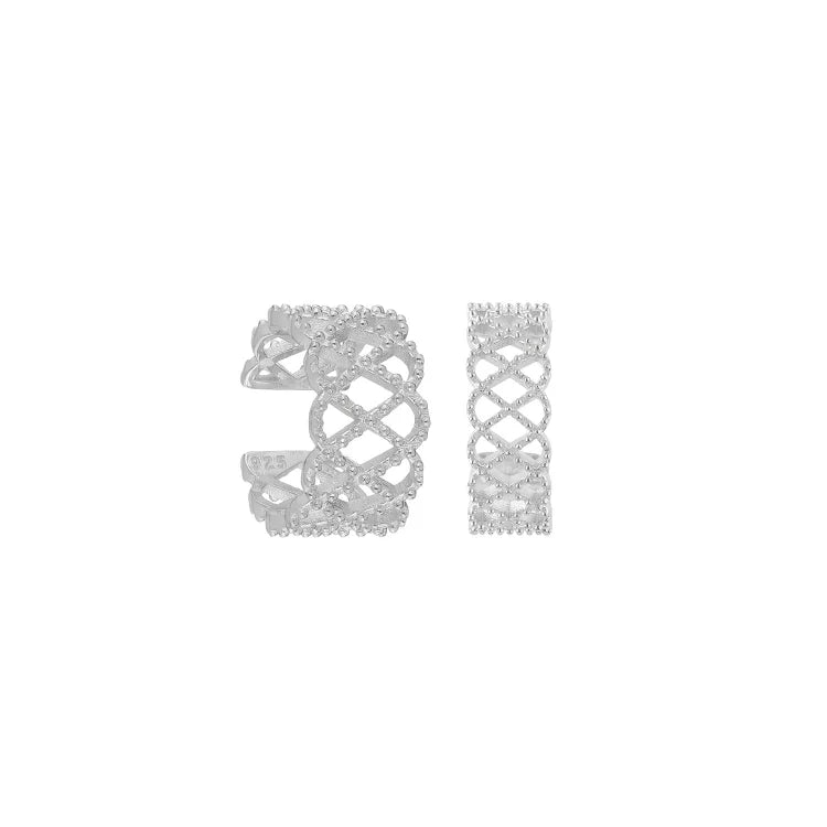 Silberne Creolen Ohrringe mit Zirkonia, filigranes Design, eleganter Schmuck für Damen.