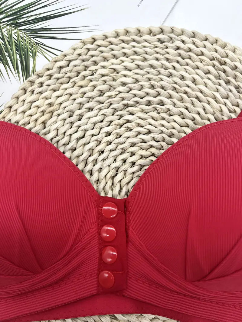 Roter Bikini-Oberteil mit Knöpfen, geflochtene Unterlage, Sommermode, Damen-Bademode.