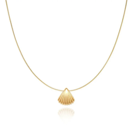 Goldene Muschelkette, elegantes Design, Damen-Schmuck, modisches Accessoire, Geschenkidee.
