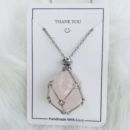 Silberkette mit rosa Kristallanhänger, handgefertigt, eleganter Schmuck, Geschenkidee.