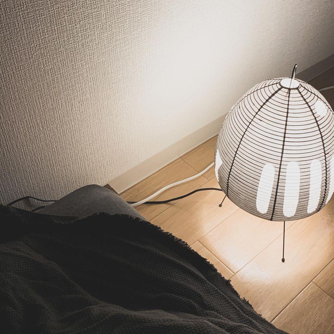 Akari Tischlampe, weiß, Papier, modern, Beleuchtung, Design, japanisch, Wohnzimmer, minimalistisch
