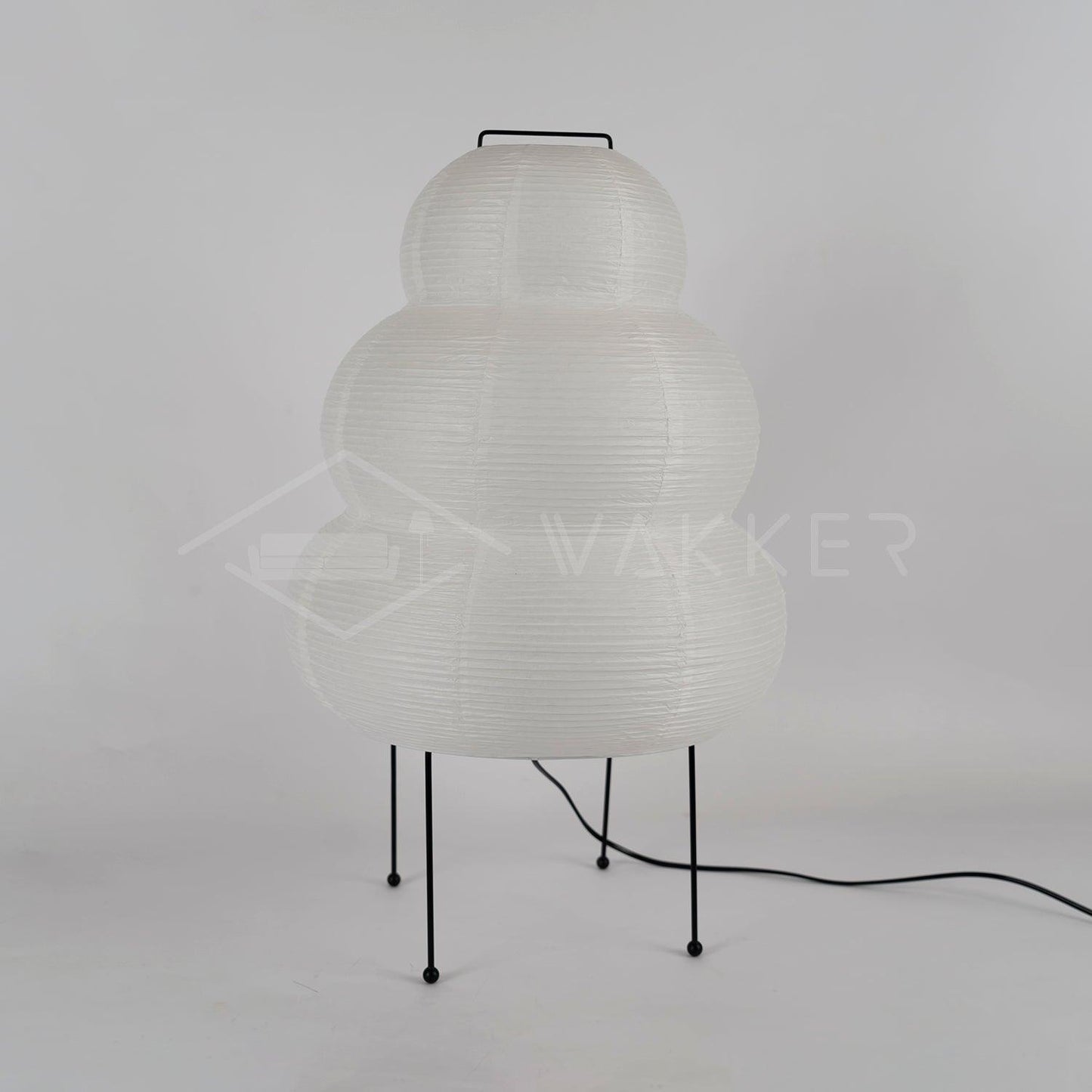 Weiße Akari 24N Tischlampe aus Papier, modernes Design, schwarzer Metallrahmen, minimalistisch.