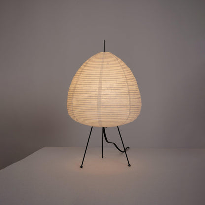 Akari Tischlampe 114, weiß, Papier, dreibeinig, modernes Design, Innenbeleuchtung.