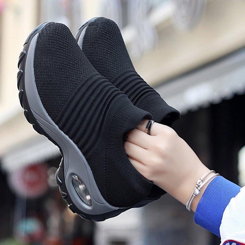 Schwarze Damen-Walkingschuhe, bequem, atmungsaktiv, rutschfest, sportlich.