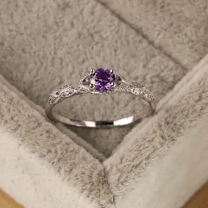 Silberring mit lila Amethyst und Diamanten, filigranes Design, Schmuck, Geschenk, Verlobungsring.