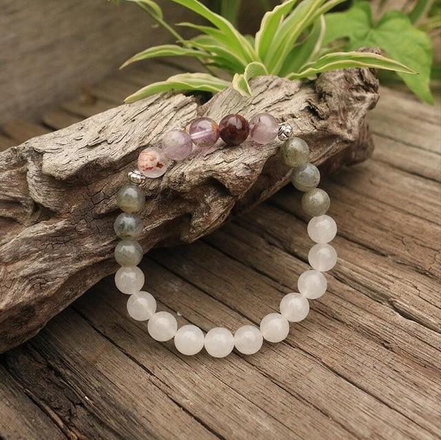 Armband aus Edelsteinen, Naturstein, handgefertigt, mehrfarbig, Schmuck, Geschenkidee, Boho-Stil.