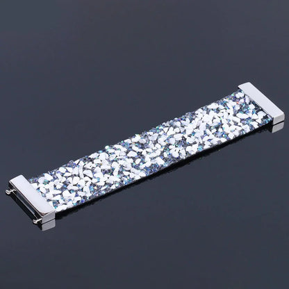 Armband aus Edelstahl mit funkelnden Kristallen, silberfarben, modisches Accessoire.