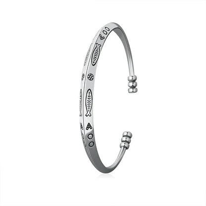 Silberner Armreif mit Fischgravur, minimalistisches Design, verstellbar, Schmuck für Damen und Herren.