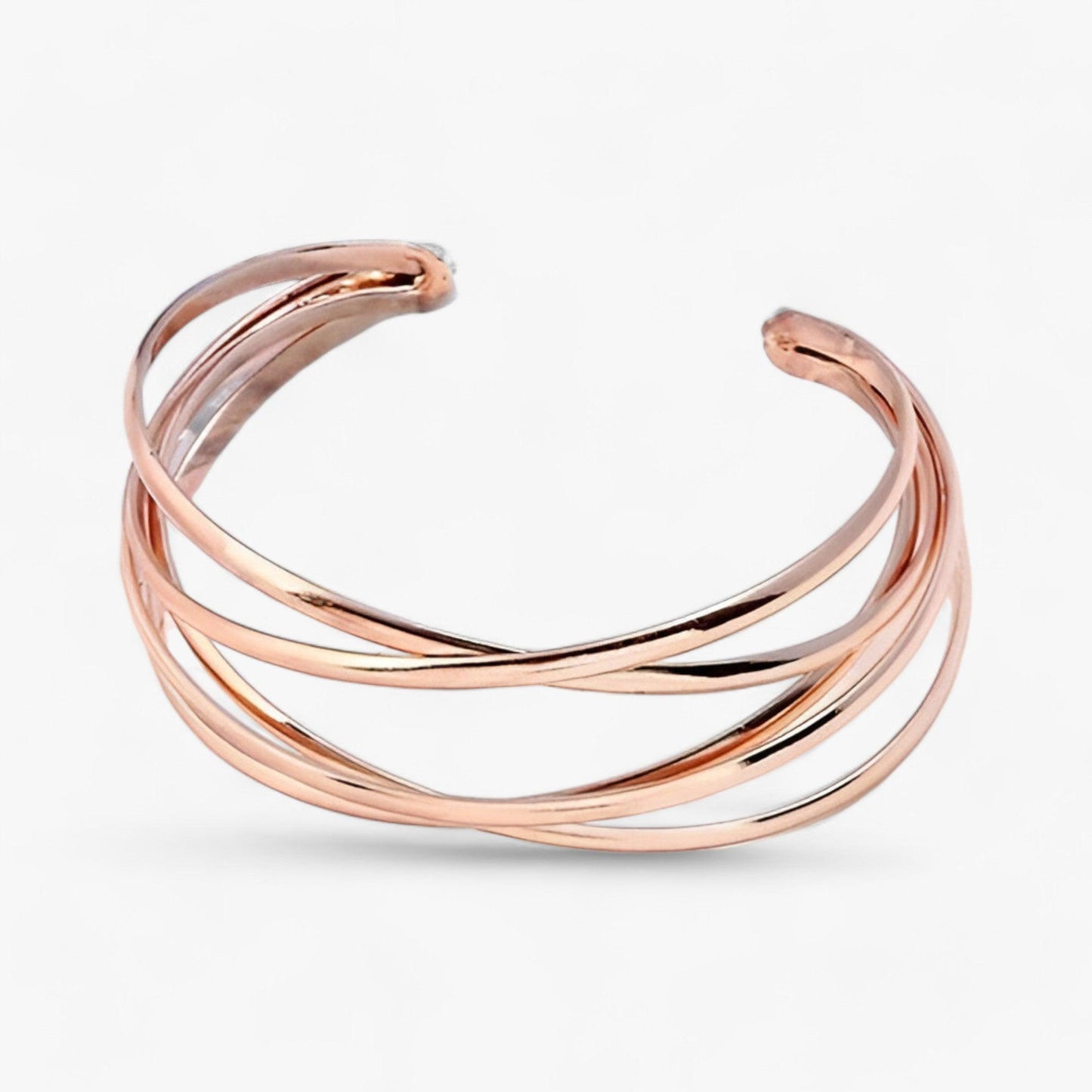 Roségold Armreif, offenes Design, eleganter Schmuck, Damenaccessoire, modisch, glänzend.