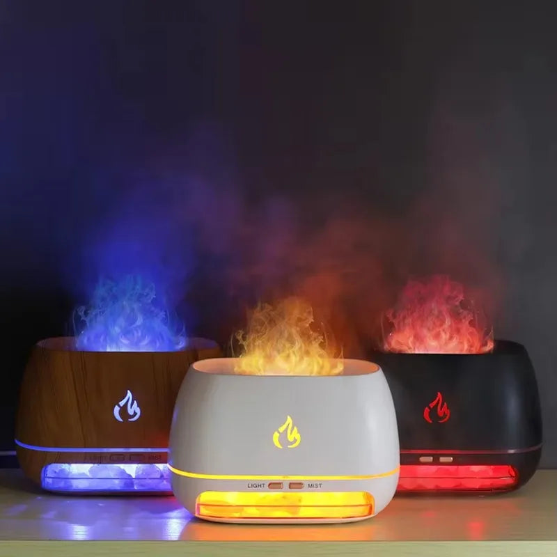 Drei LED-Aromadiffusoren, Holzoptik, weiß und schwarz, mit farbigem Licht und Dampf.