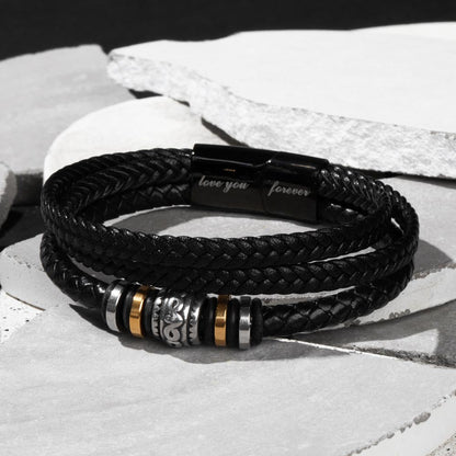 Schwarzes Lederarmband mit silbernen und goldenen Akzenten, geflochten, Herrenmode Accessoire.