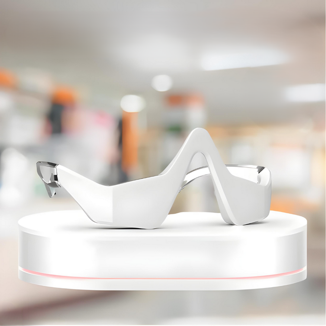 Weiße Augenmassagegerät, futuristisches Design, Entspannung, Wellness, auf Podest im Hintergrund.