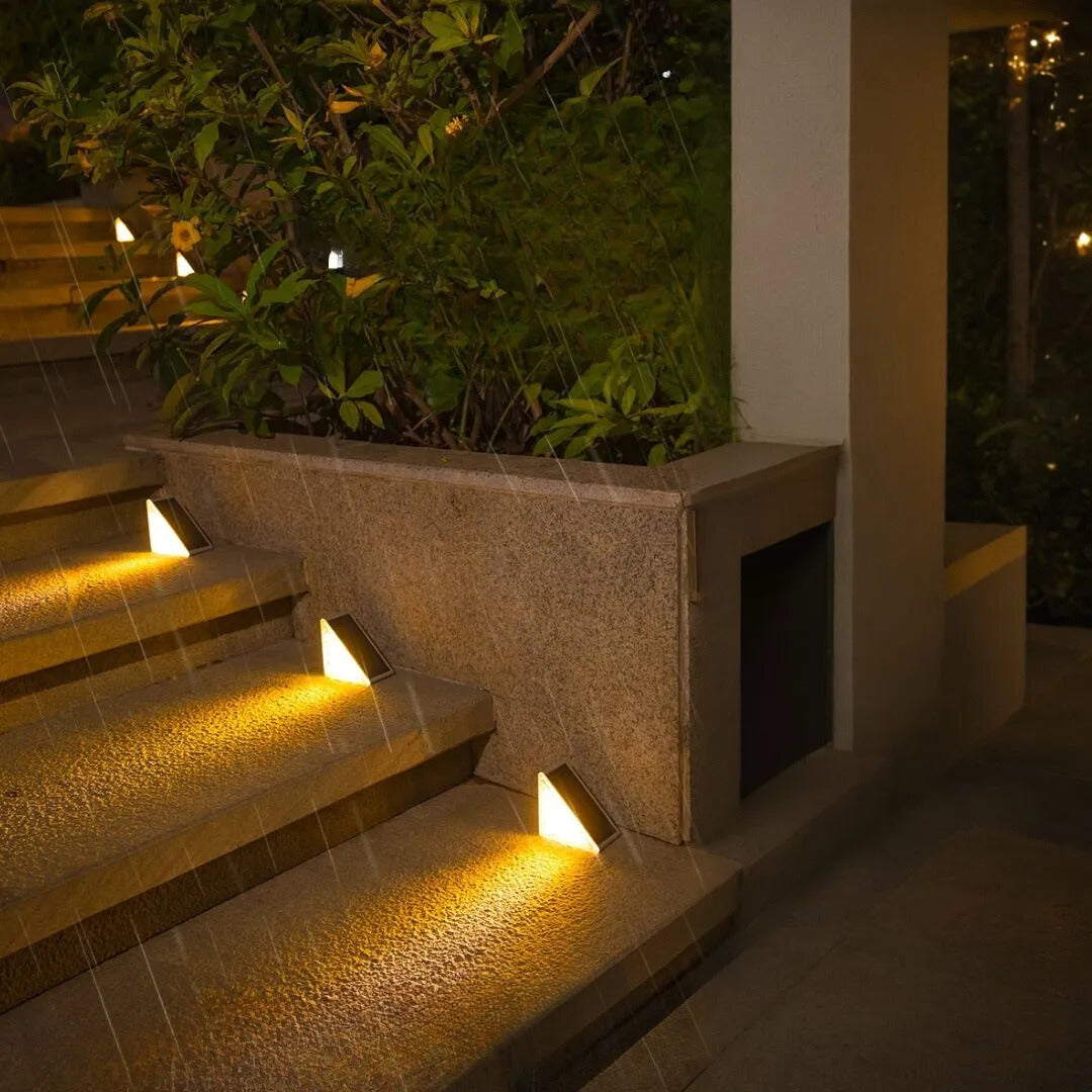 LED-Treppenbeleuchtung außen, warmweiß, wetterfest, energiesparend, moderne Gartenbeleuchtung.