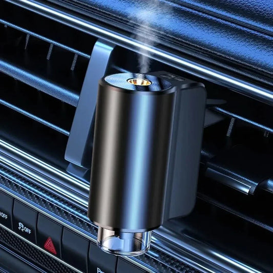Schwarzer Auto-Aromatherapie-Diffusor, montiert, mit Dampf, für frischen Duft im Fahrzeug.