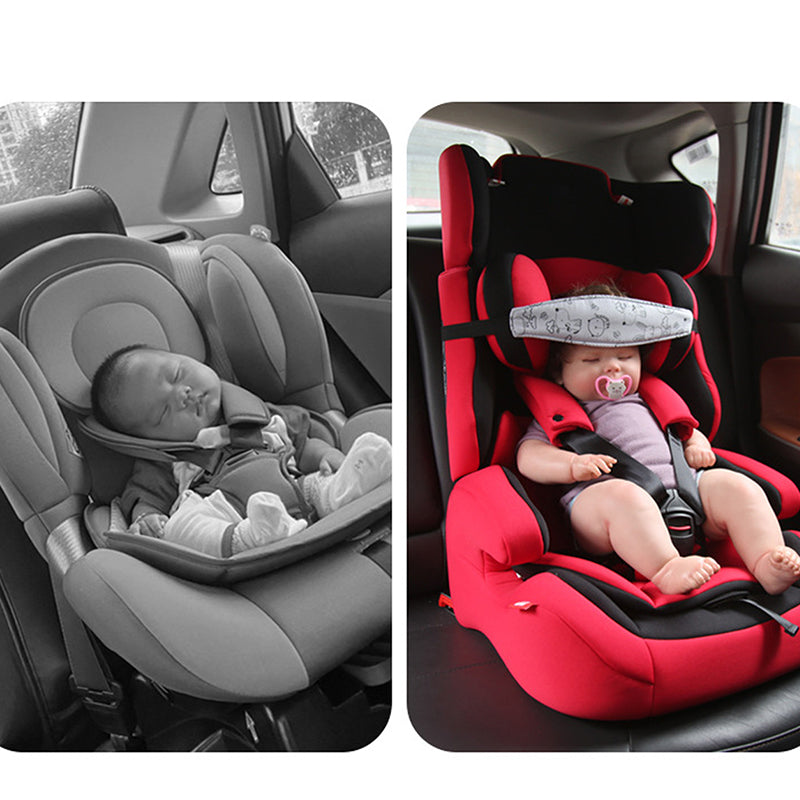 Zwei Autositze für Babys, links grau, rechts rot, mit schlafenden Babys, sicherer Kindersitz.