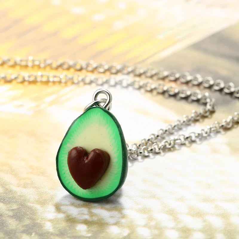 Avocado-Anhänger Halskette, silberne Kette, Herzdesign, Modeschmuck, Geschenkidee.