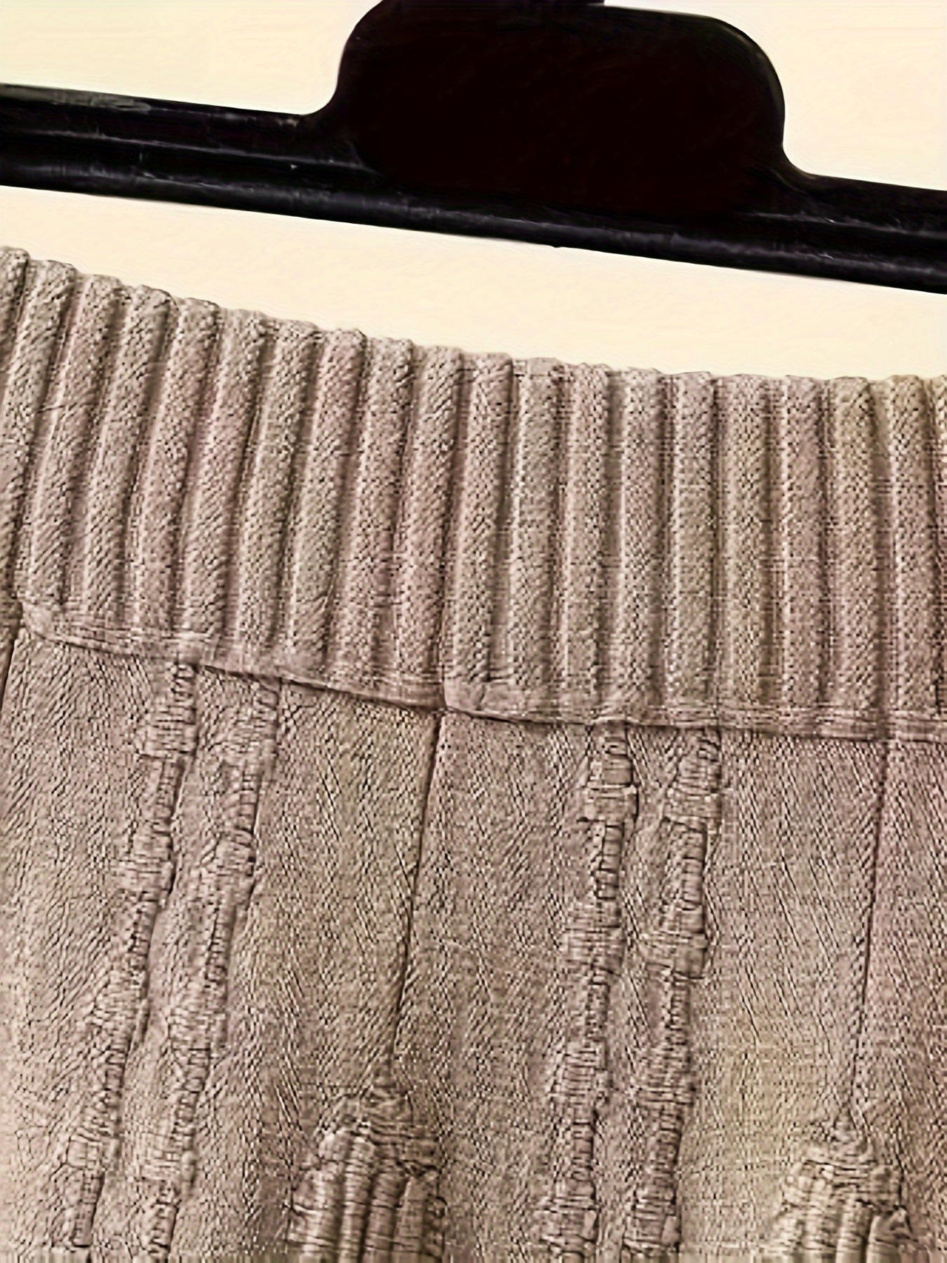 Beiger Strickrock aus Baumwolle, geripptes Bündchen, elegantes Design, Damenmode.