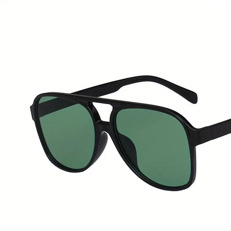 Schwarze Sonnenbrille mit grünen Gläsern, Unisex, modisch, UV-Schutz, Accessoire.