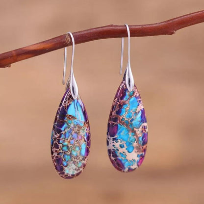 Bunte Tropfen-Ohrringe aus Marmor, handgefertigt, blau-lila, Schmuck für Damen.