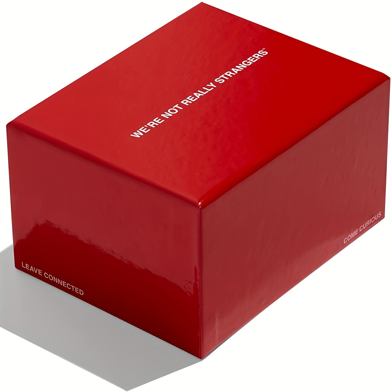 Rotes Kartenspiel "We're Not Really Strangers", soziale Verbindung, Neugier, Kommunikation.